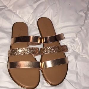 Cute sandals!
